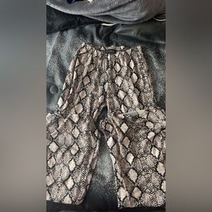 Designed Flare Leggings.